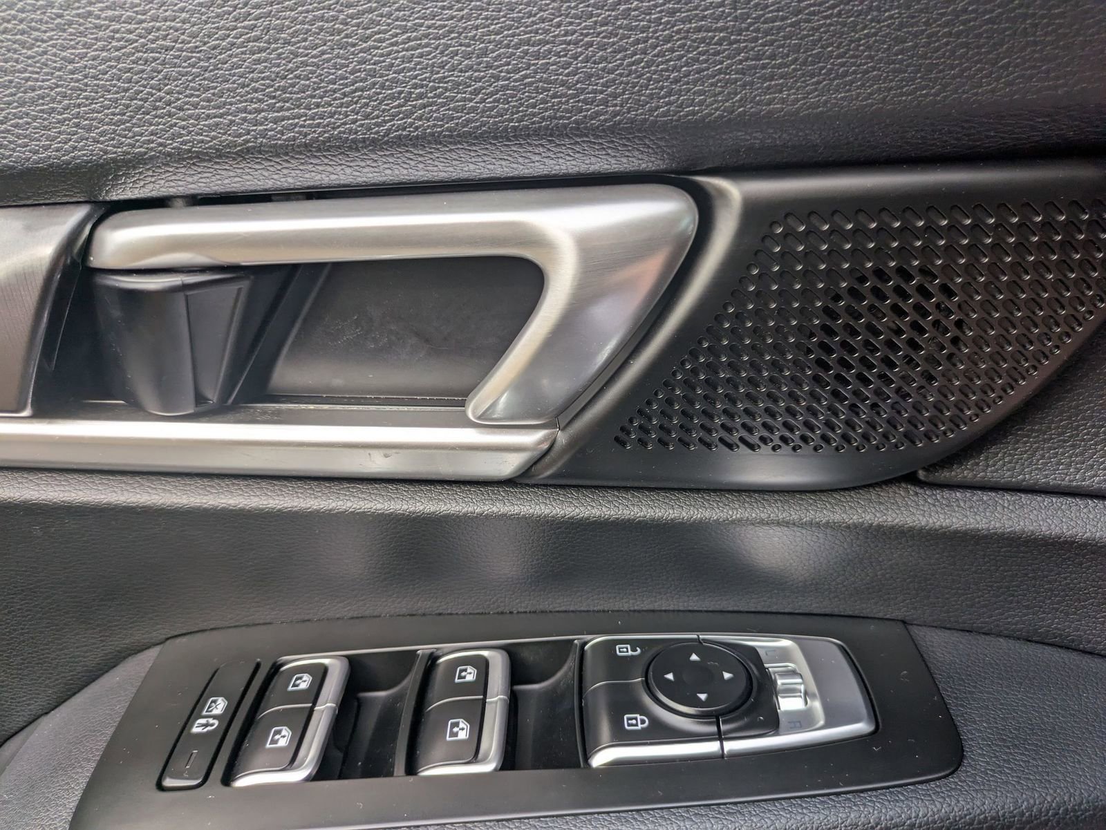 Used 2023 Kia Telluride LX image 11