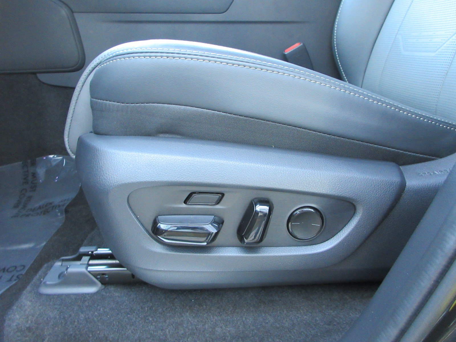 Used 2026 Lexus GX 550 w/ Cold Area Package AWD/4WD image 37