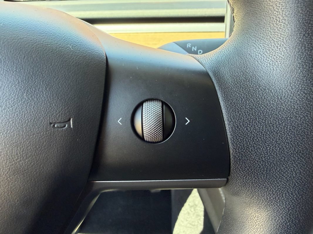 Used 2023 Tesla Model Y Long Range AWD/4WD image 31