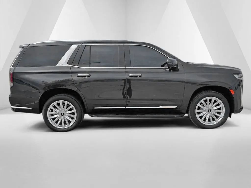 Used 2024 Cadillac Escalade Luxury AWD/4WD image 9
