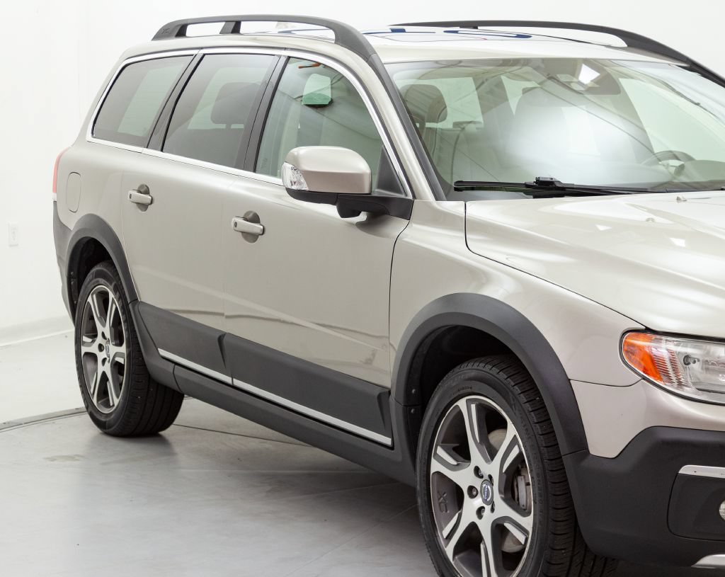 Used 2015 Volvo XC70 T6 w/ Technology Package AWD/4WD image 19