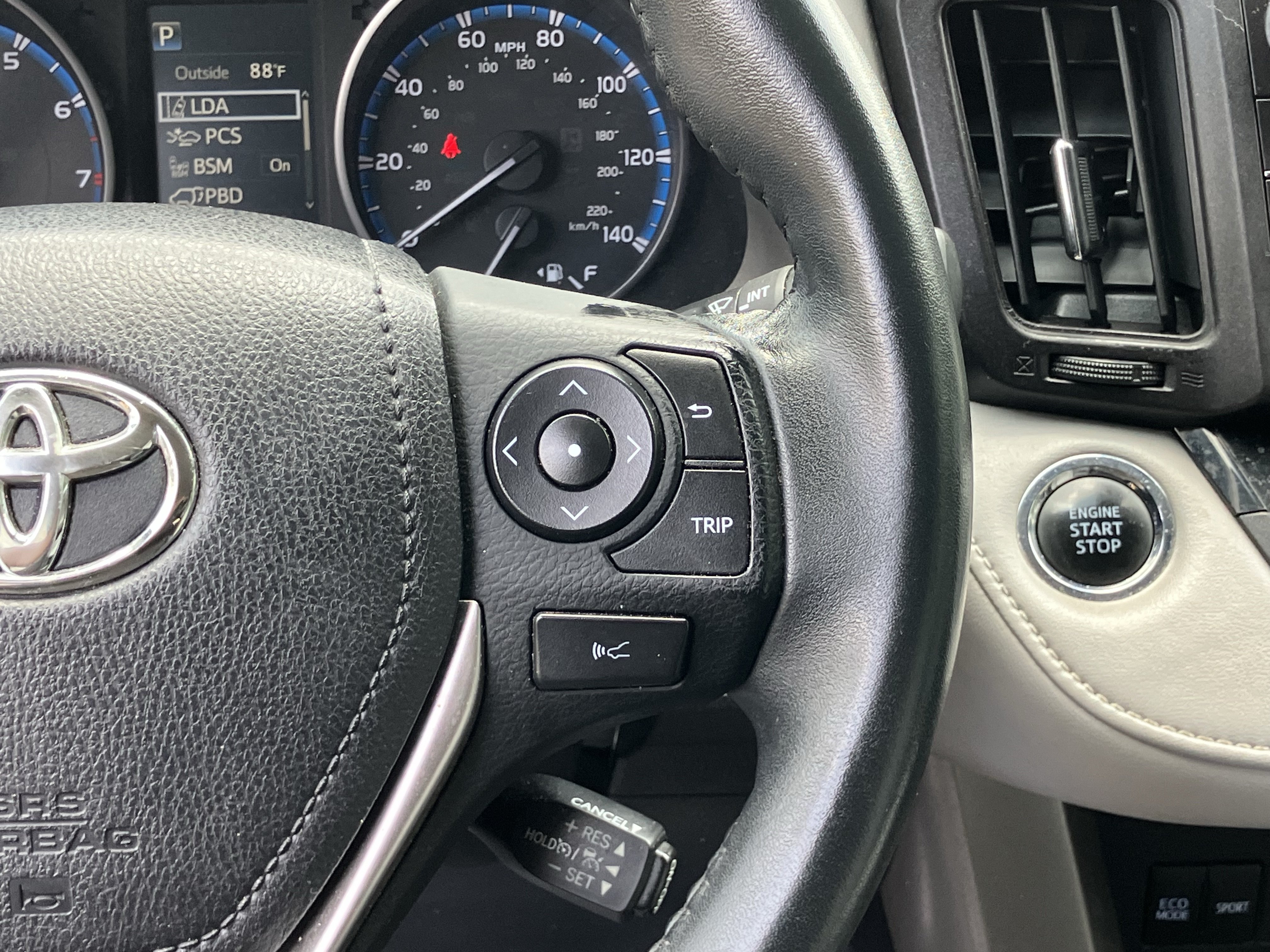 Used 2017 Toyota RAV4 XLE FWD image 22