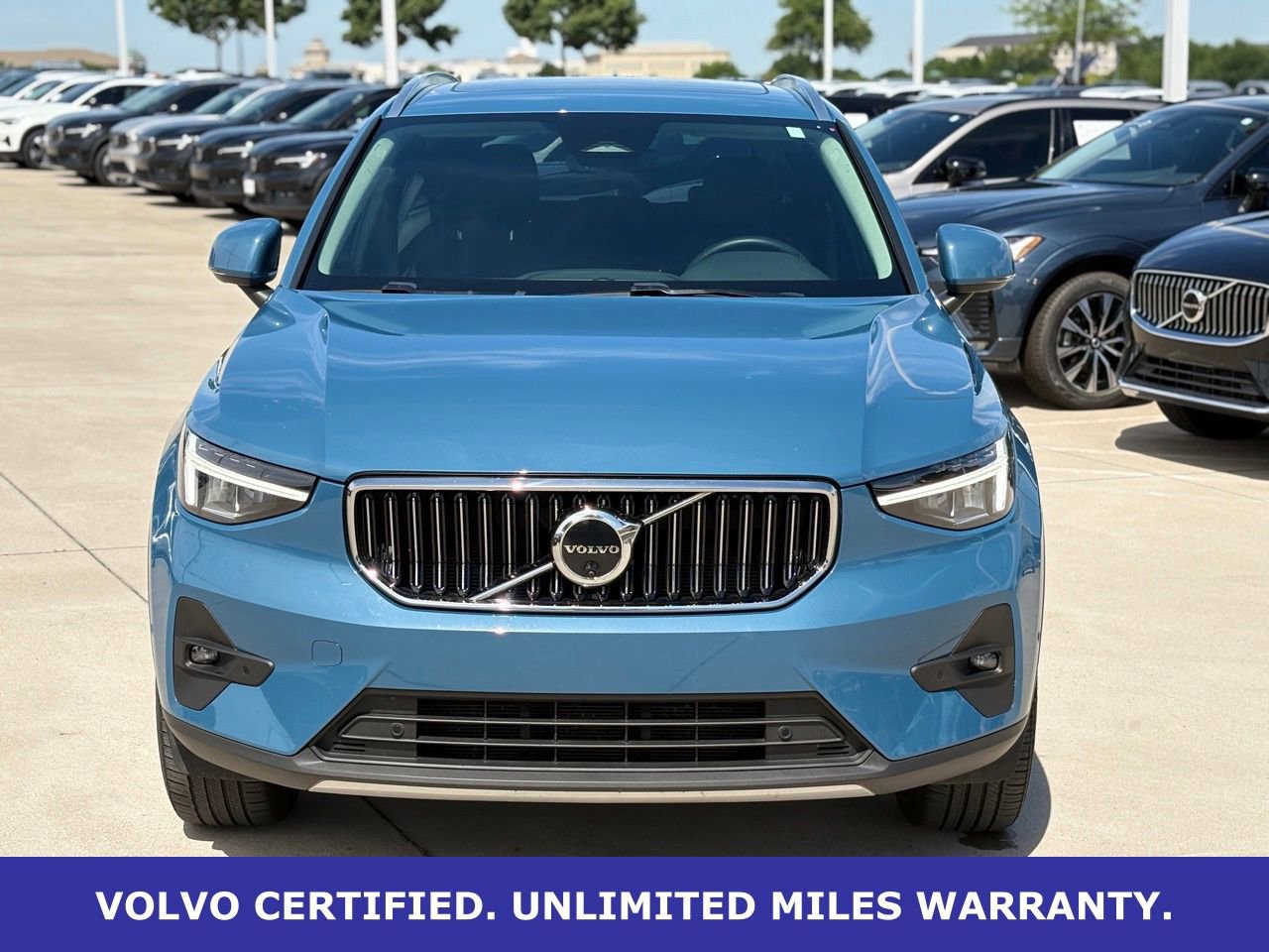 Certified 2025 Volvo XC40 B5 Plus AWD/4WD image 4