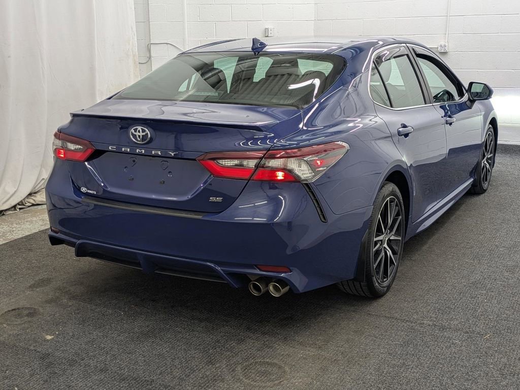 Used 2023 Toyota Camry SE image 2
