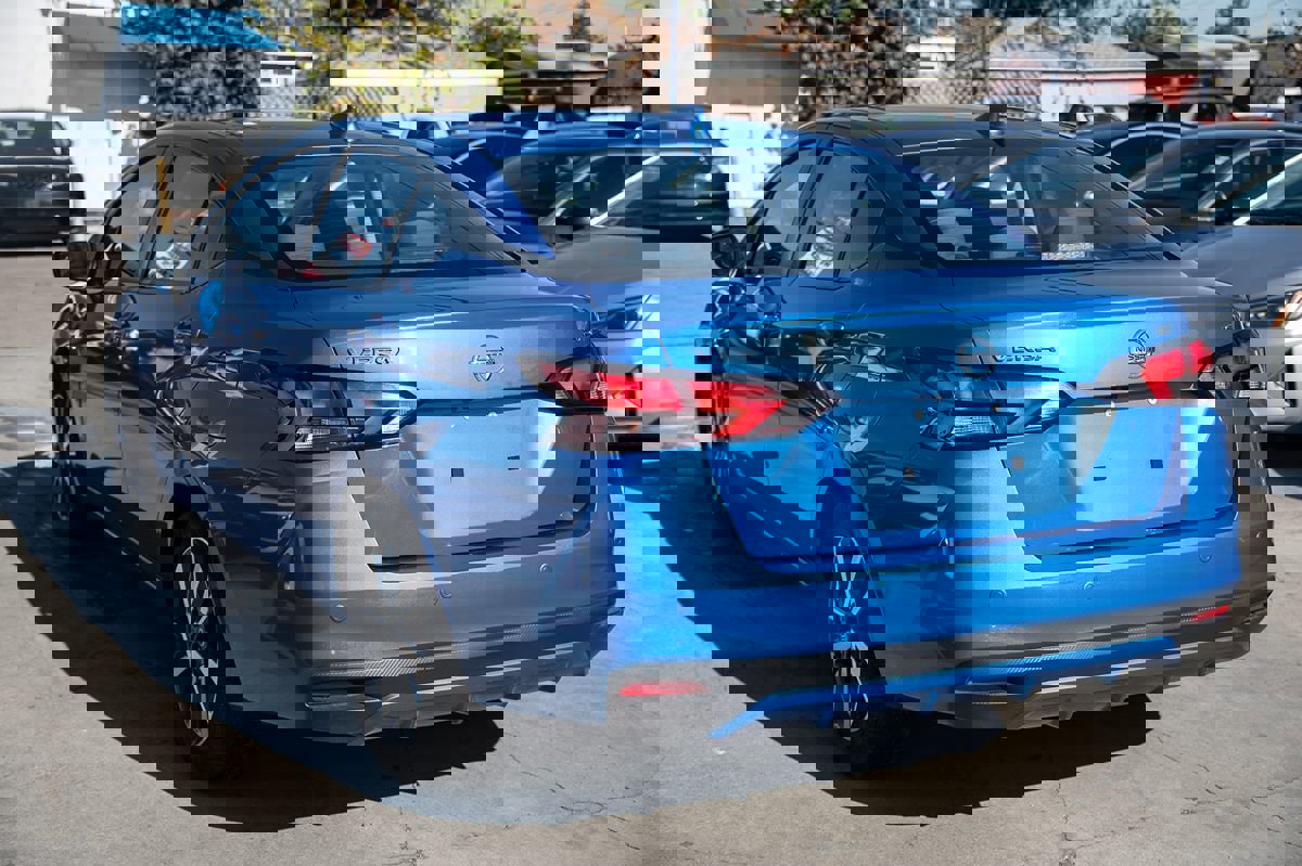 Used 2021 Nissan Versa SV image 5