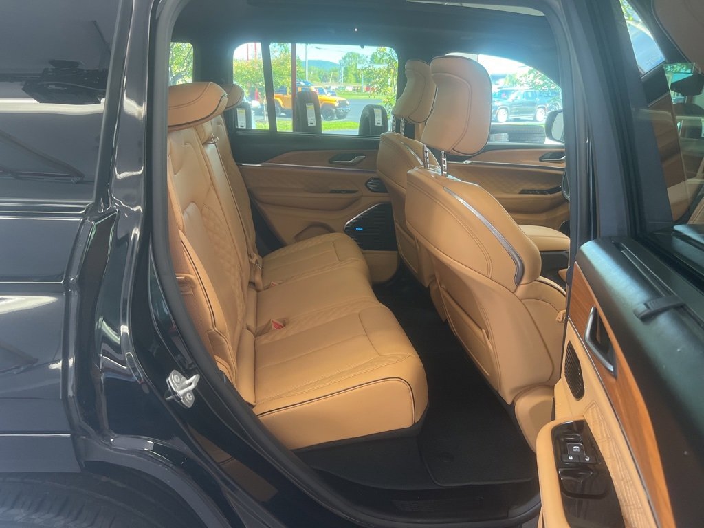 Used 2023 Jeep Grand Cherokee Summit image 31