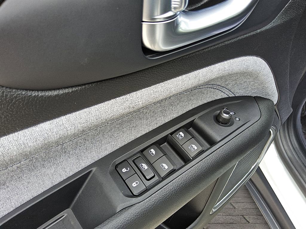 New 2026 Jeep Compass Latitude image 18