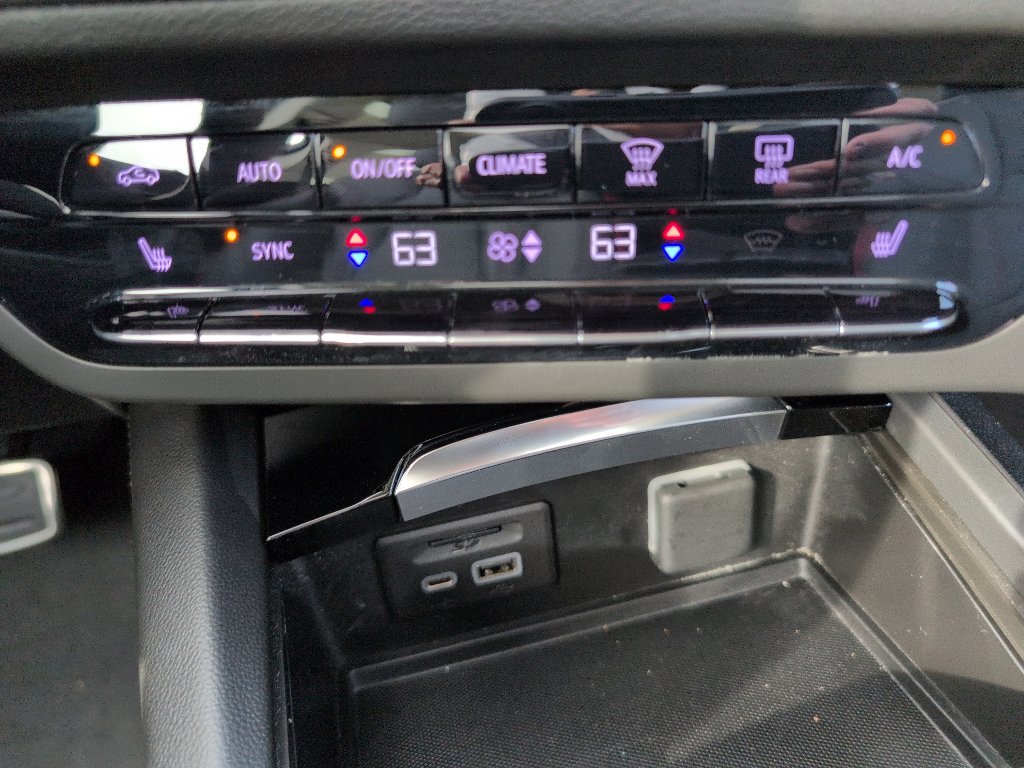 Used 2023 Buick Envision Essence w/ Technology Package I image 24