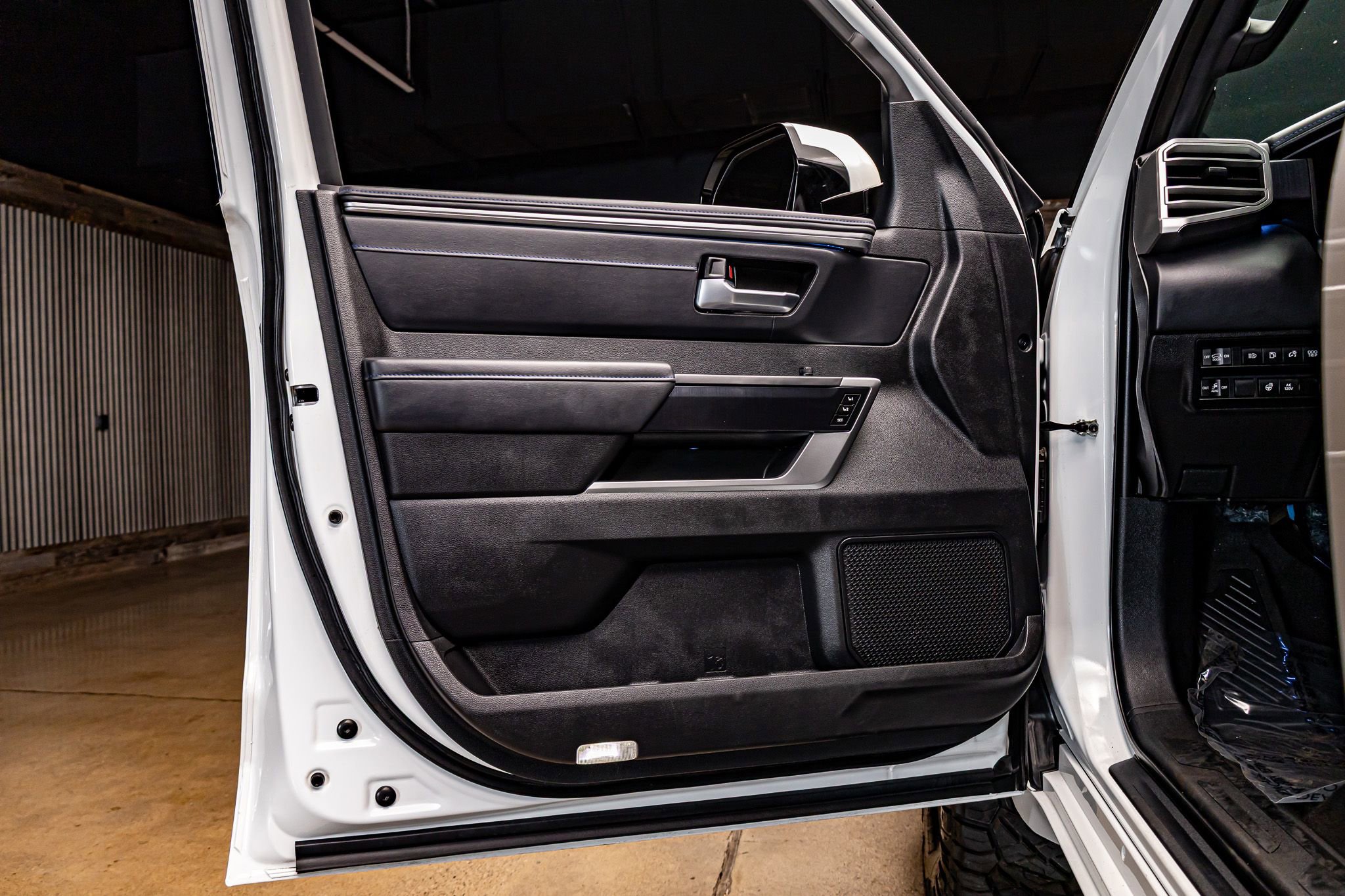 Used 2024 Toyota Sequoia Platinum image 31