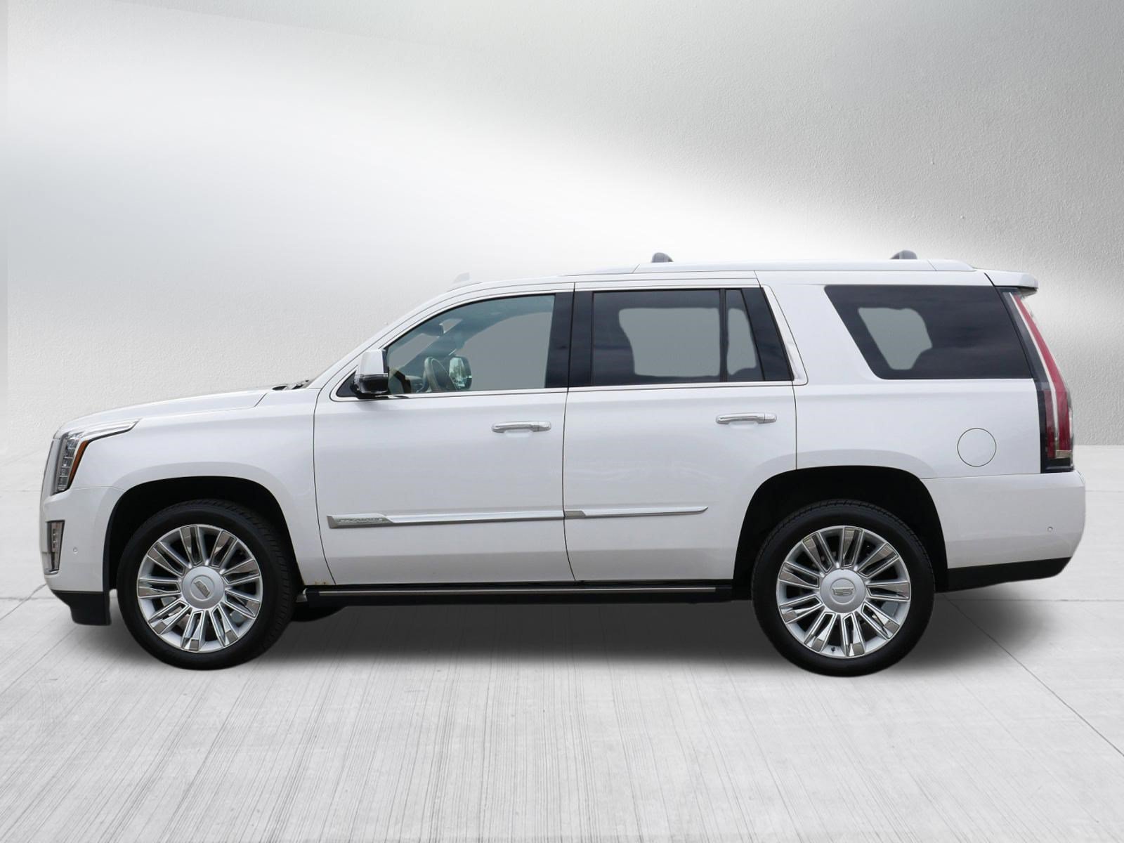 Used 2017 Cadillac Escalade Platinum AWD/4WD image 4