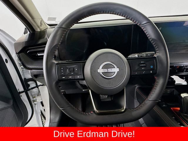 Used 2025 Nissan Kicks SR FWD image 11