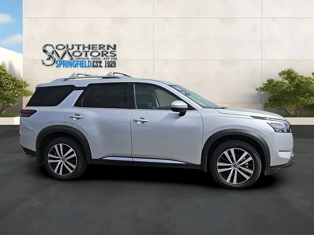 Used 2025 Nissan Pathfinder Platinum w/ Black Appearance Package FWD image 36