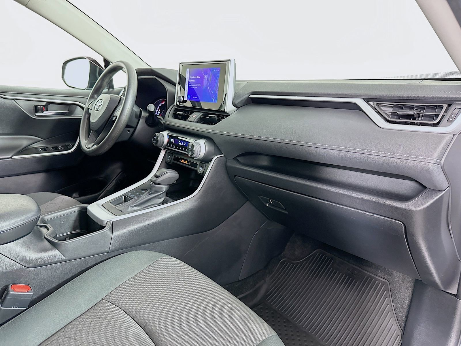 Used 2024 Toyota RAV4 XLE image 28