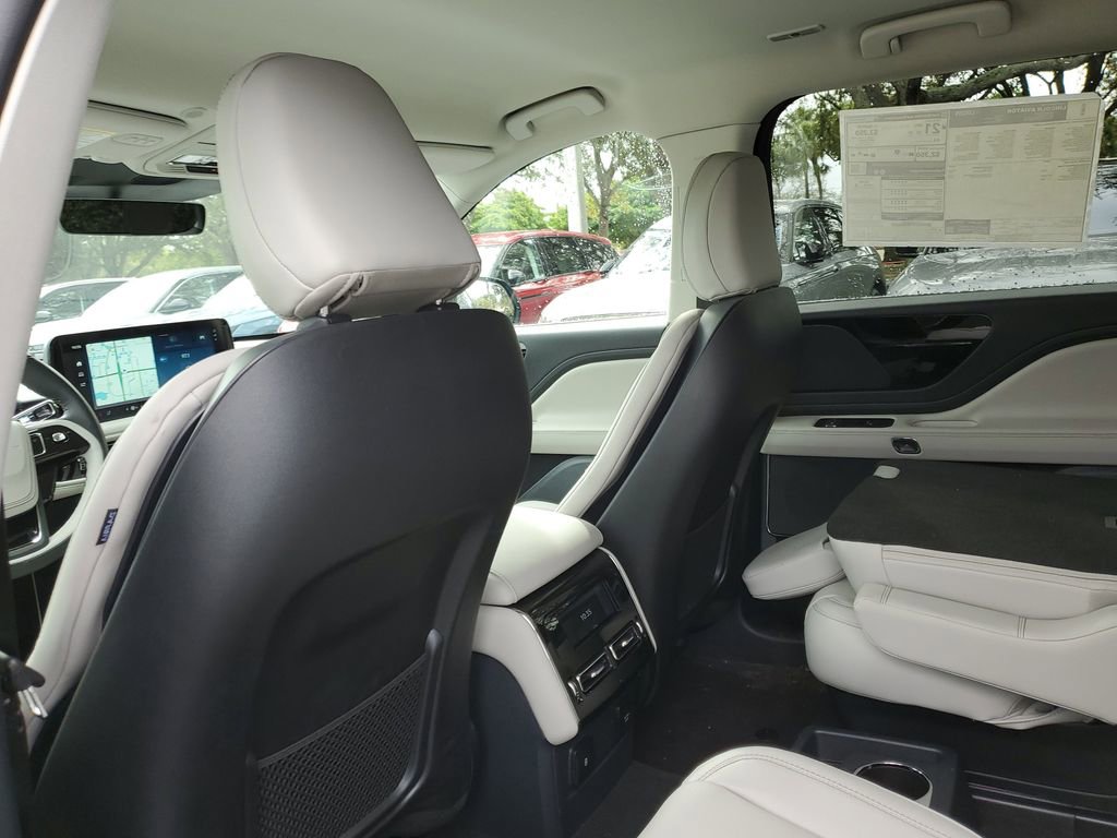 New 2026 Lincoln Aviator 2WD image 10