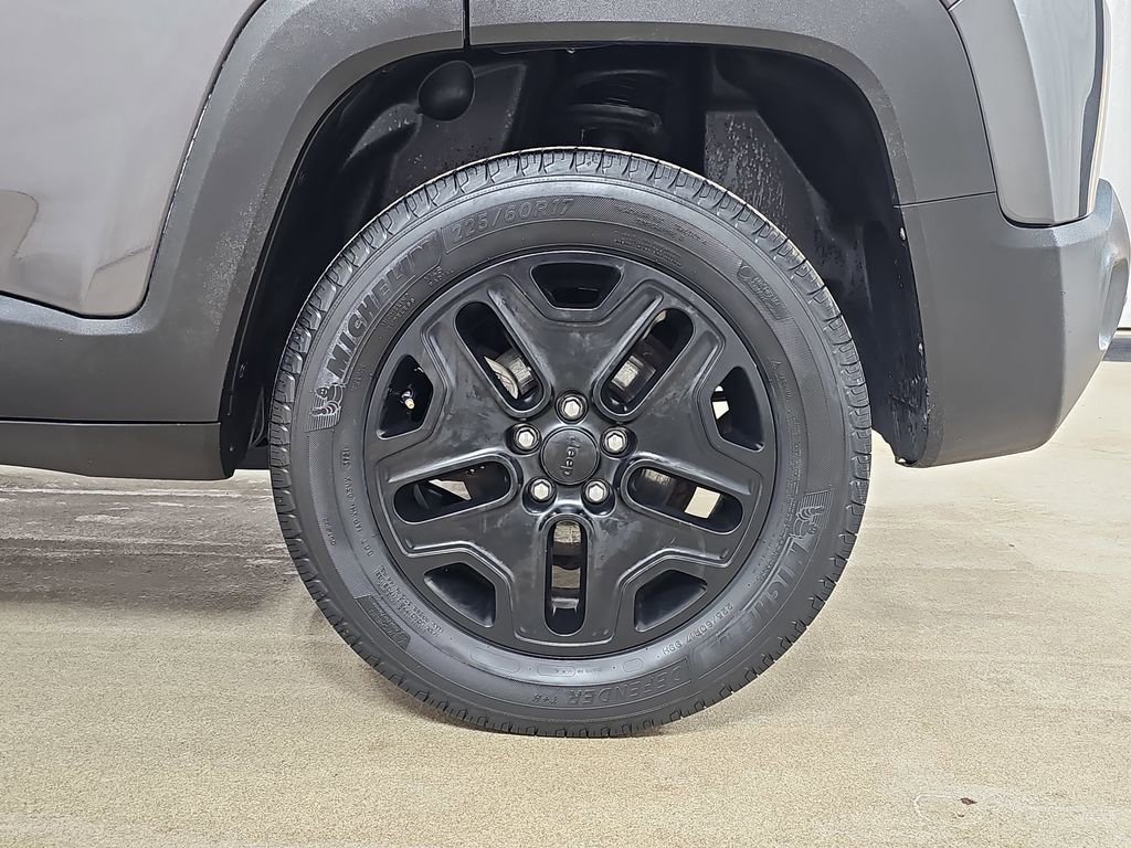 Used 2018 Jeep Renegade Trailhawk w/ UConnect 8.4 Nav Group image 39