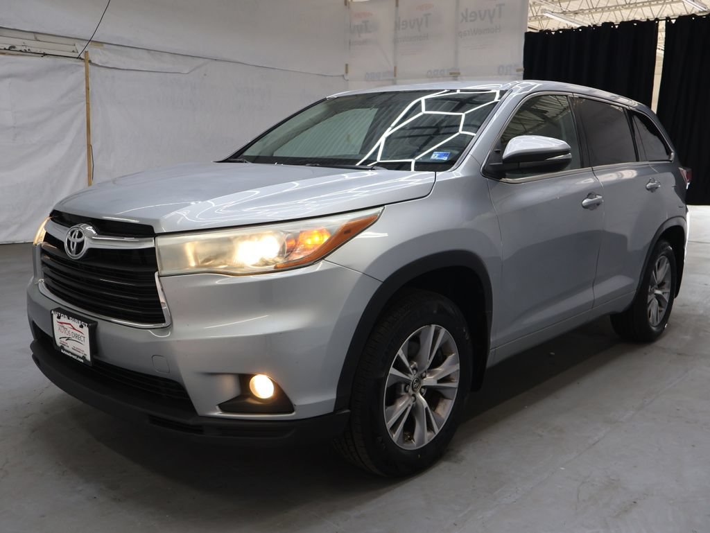 Used 2016 Toyota Highlander Plus AWD/4WD image 3