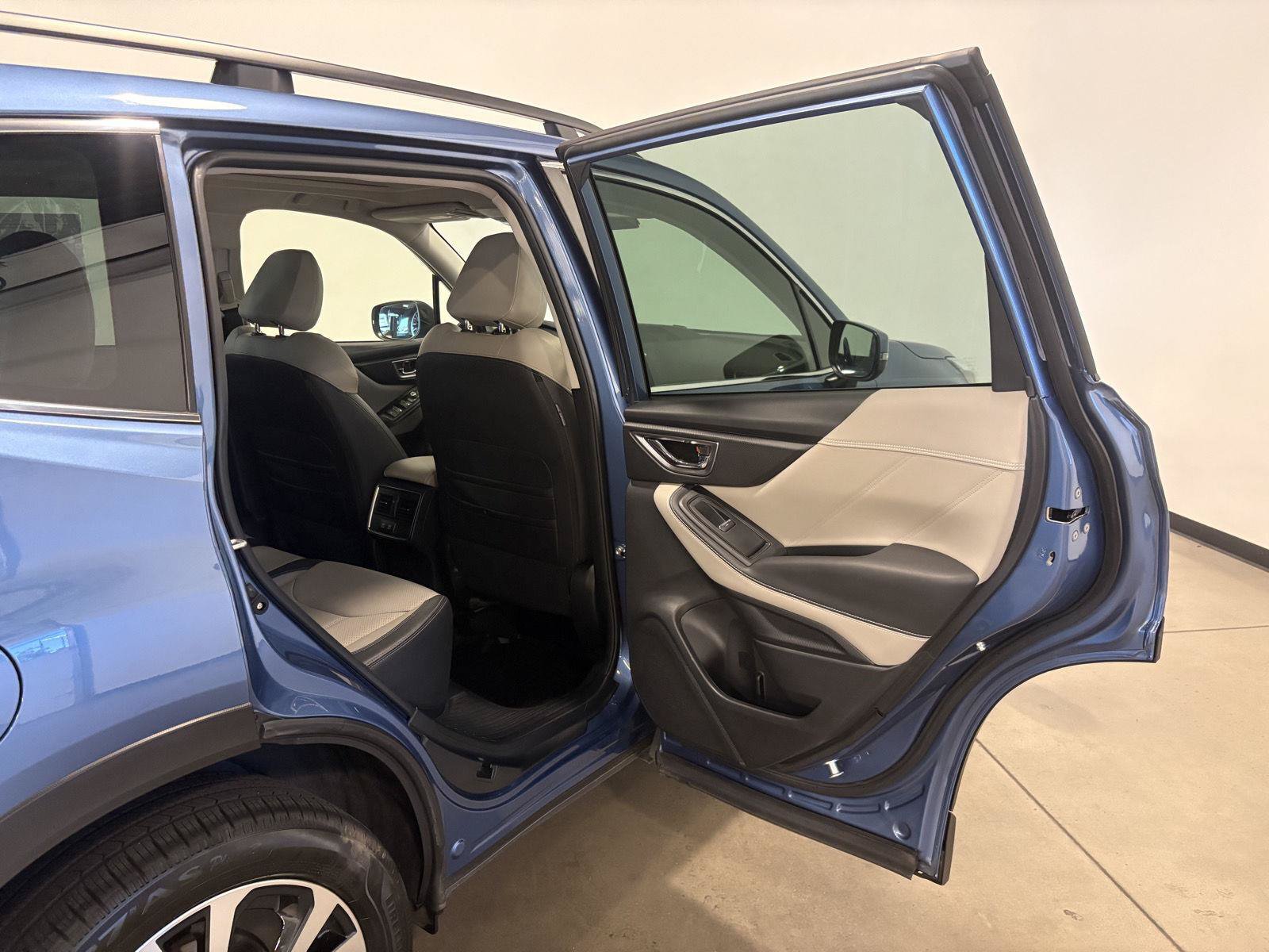 Used 2023 Subaru Forester Limited AWD/4WD image 40