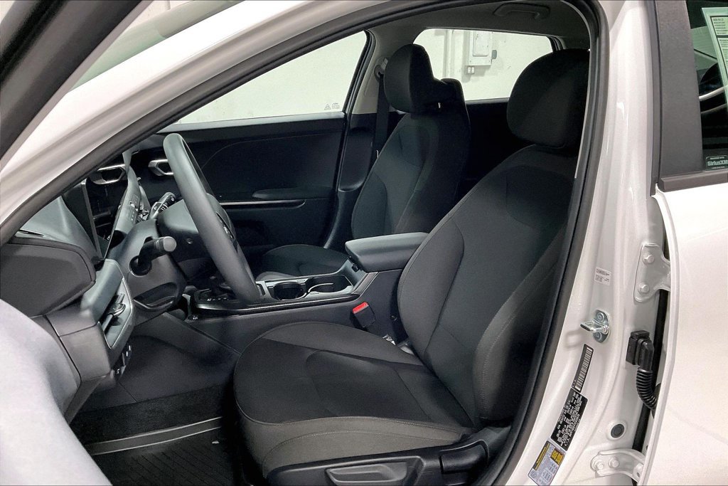 New 2026 Kia K4 FWD image 25