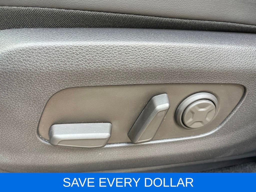 Used 2025 Kia Carnival EX FWD image 22