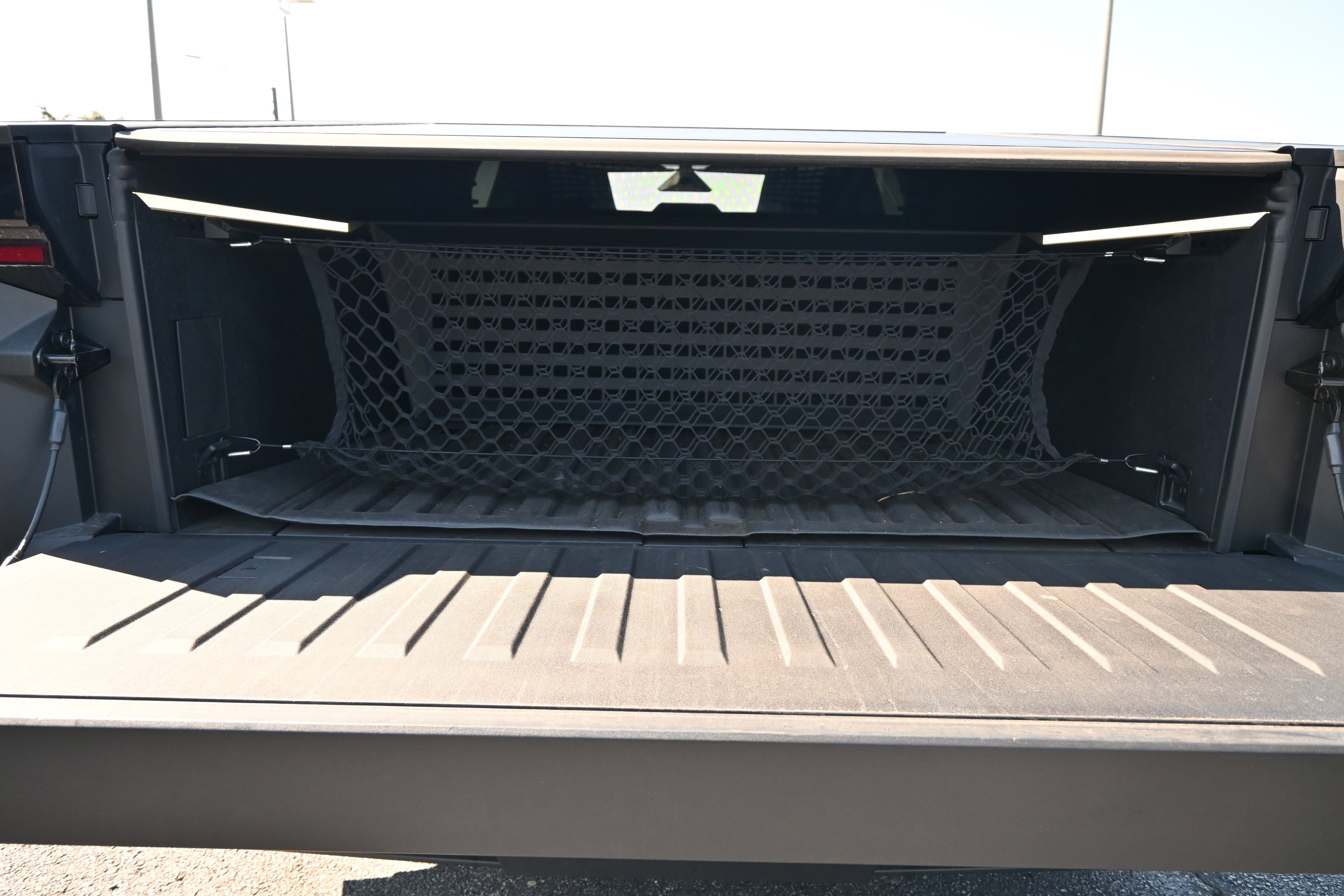 Used 2024 Tesla Cybertruck AWD Crew Cab image 32