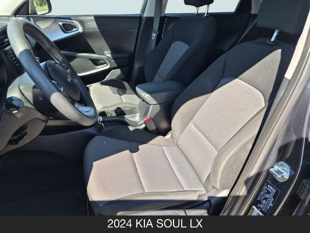 Used 2024 Kia Soul LX w/ LX Technology Package FWD image 14