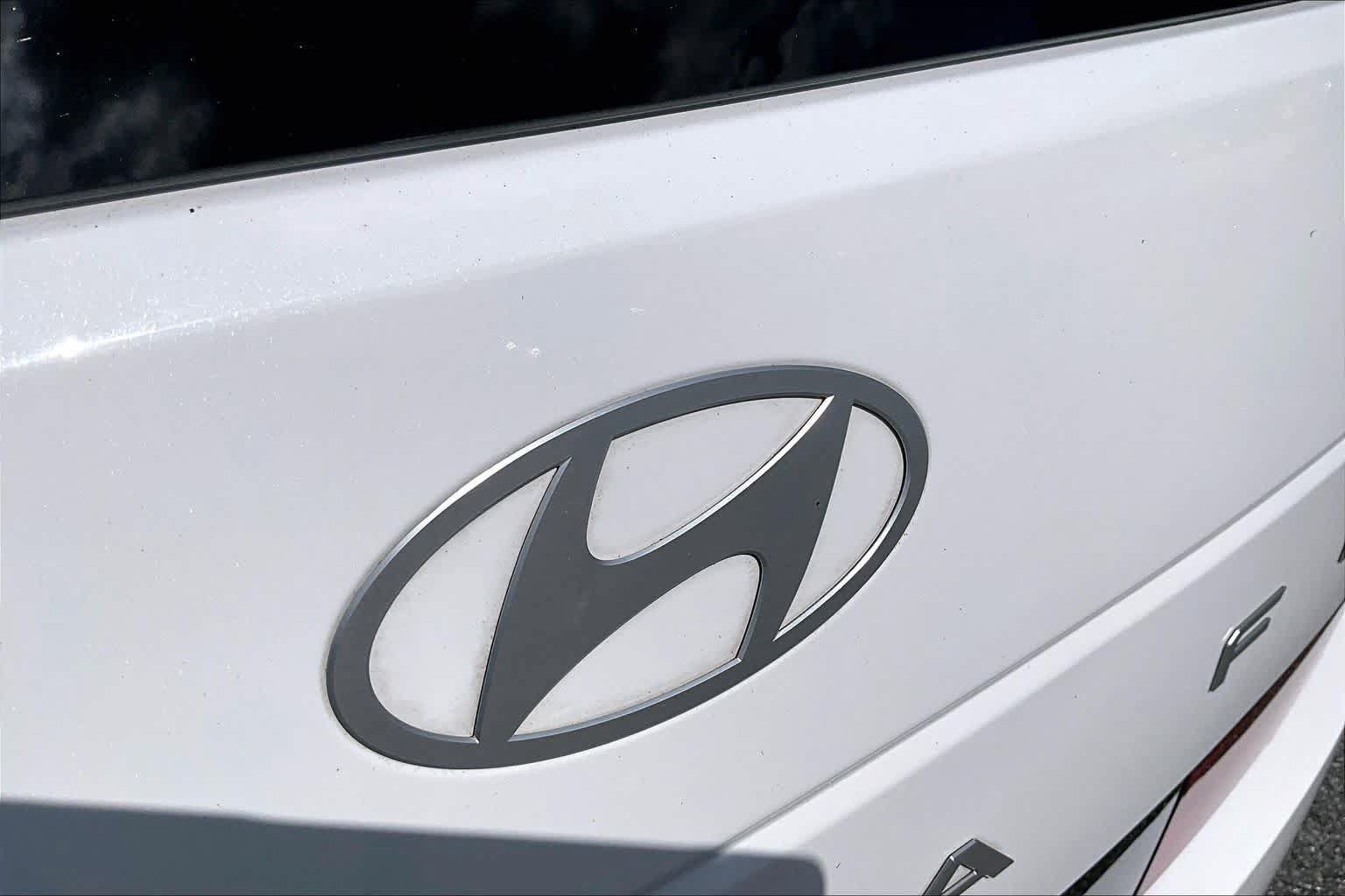 Used 2025 Hyundai Santa Fe Limited AWD/4WD image 31