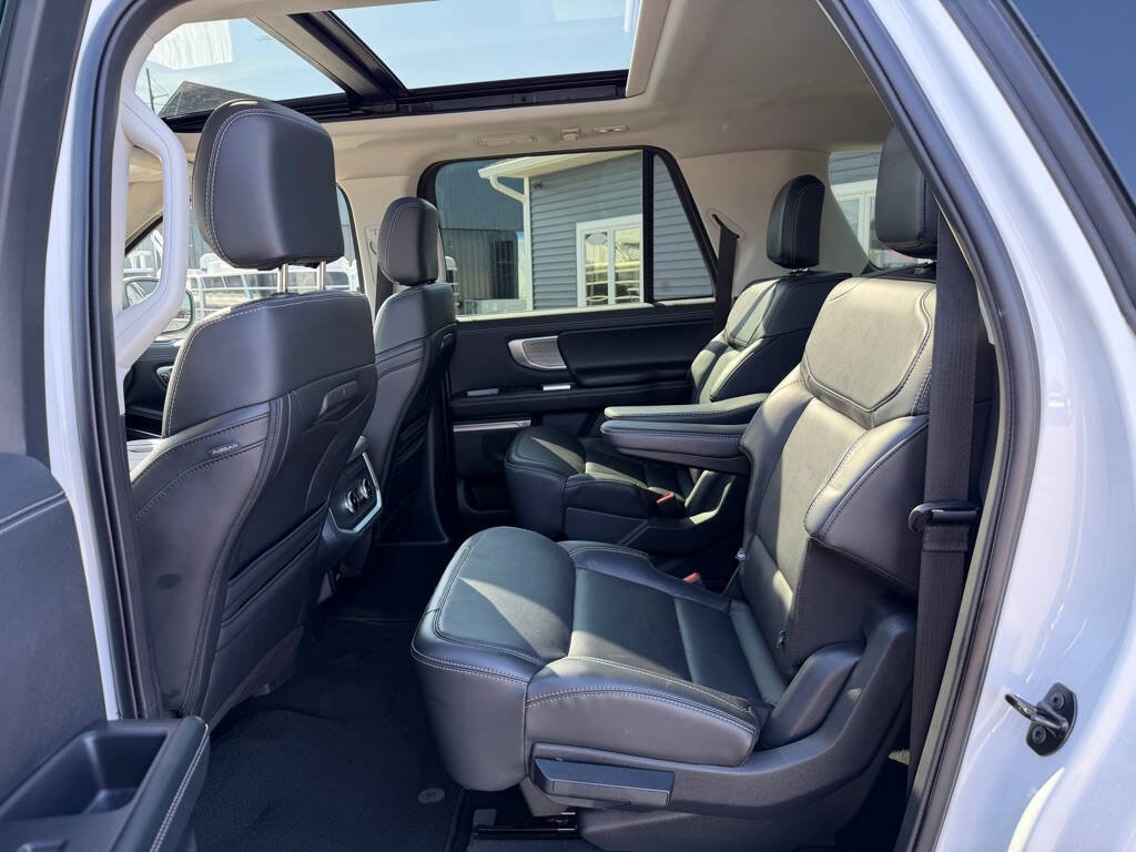 Used 2025 Ford Expedition Max Platinum AWD/4WD image 36
