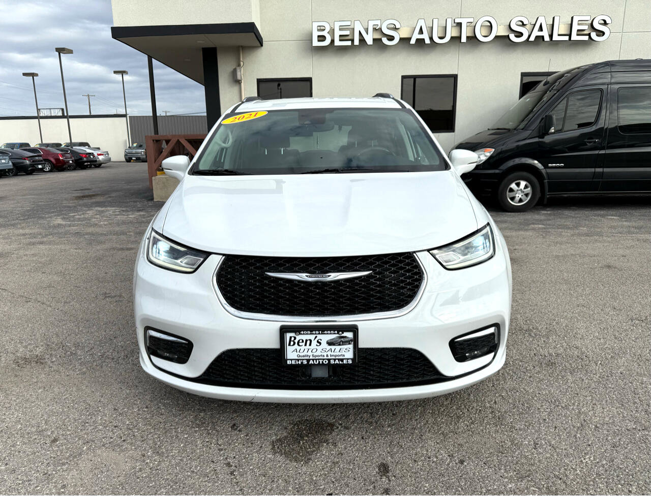 Used 2021 Chrysler Pacifica Touring-L image 3