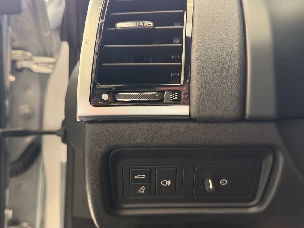 Used 2023 Jaguar F-TYPE Coupe RWD image 16
