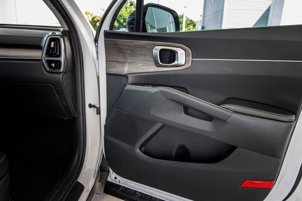 Used 2023 Kia Sorento S w/ Panoramic Sunroof Package image 40