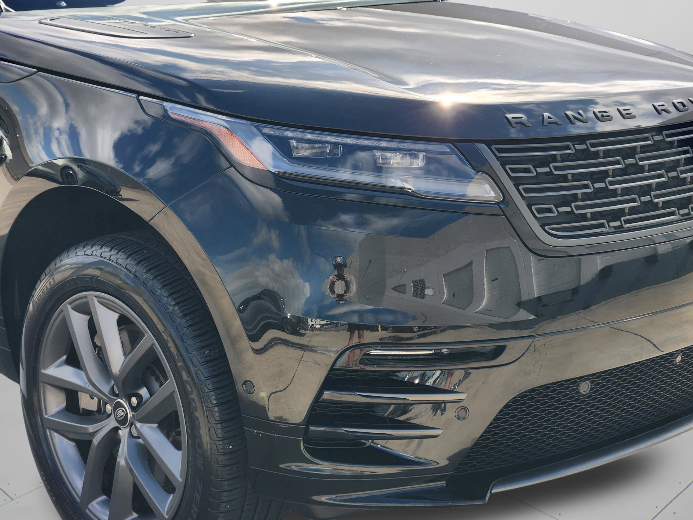 Certified 2026 Land Rover Range Rover Velar Dynamic SE AWD/4WD image 32