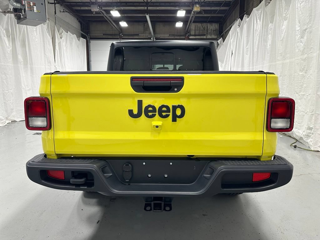 Used 2023 Jeep Gladiator Sport AWD/4WD image 6
