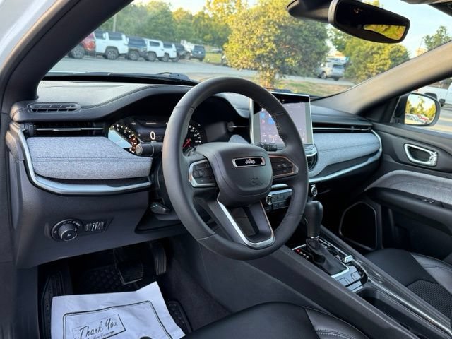 Used 2023 Jeep Compass Latitude w/ Convenience Group AWD/4WD image 16