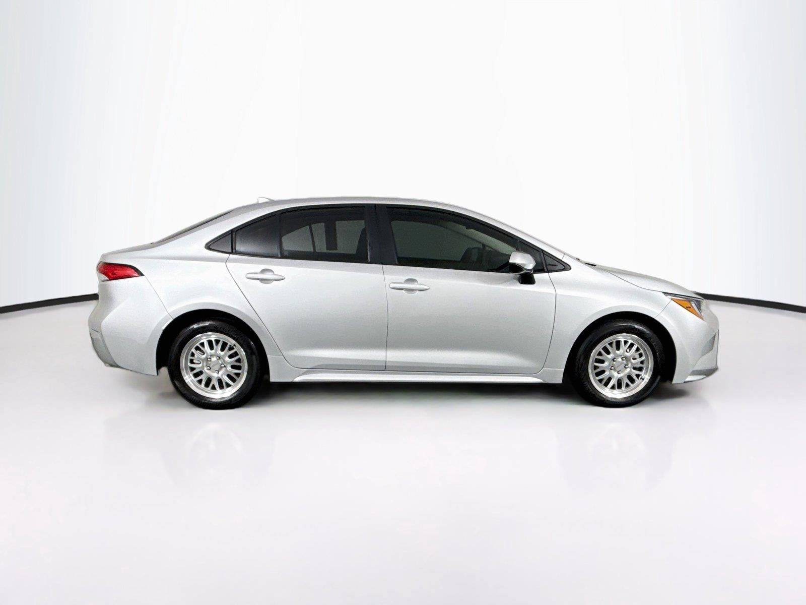 Certified 2025 Toyota Corolla LE FWD image 10
