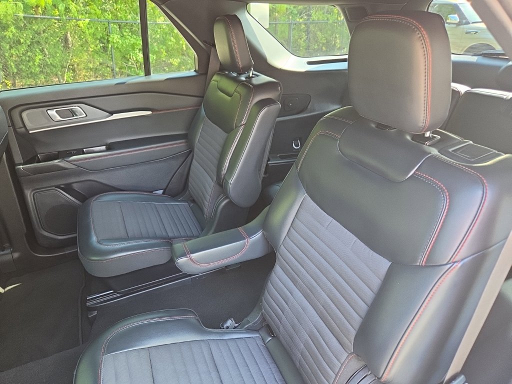Used 2025 Ford Explorer ST-Line AWD/4WD image 30