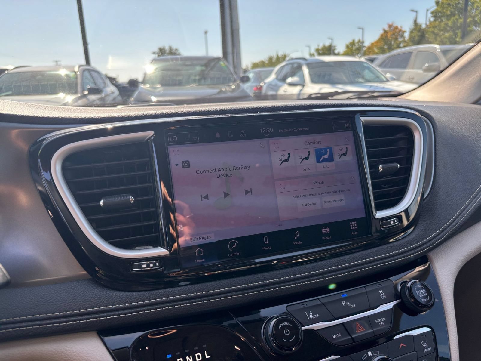 Used 2023 Chrysler Pacifica Touring-L FWD image 19