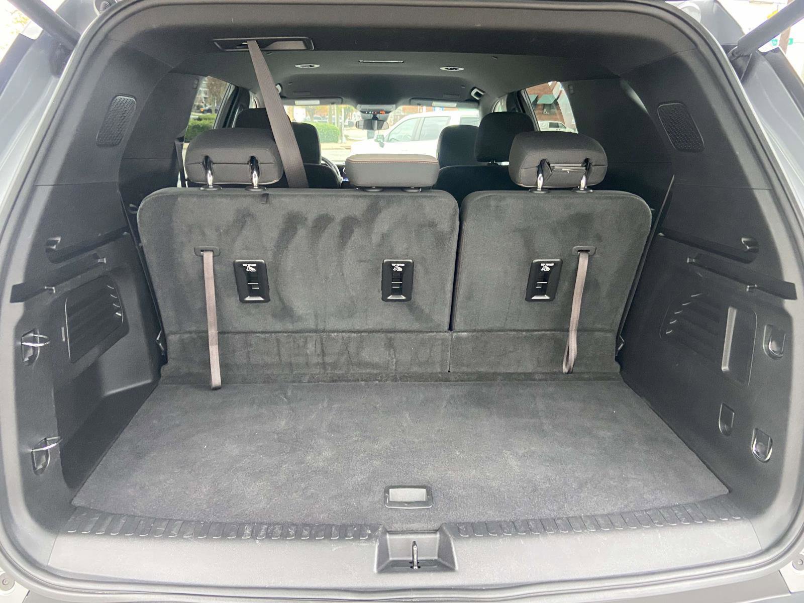 Used 2025 Chevrolet Traverse LT image 32