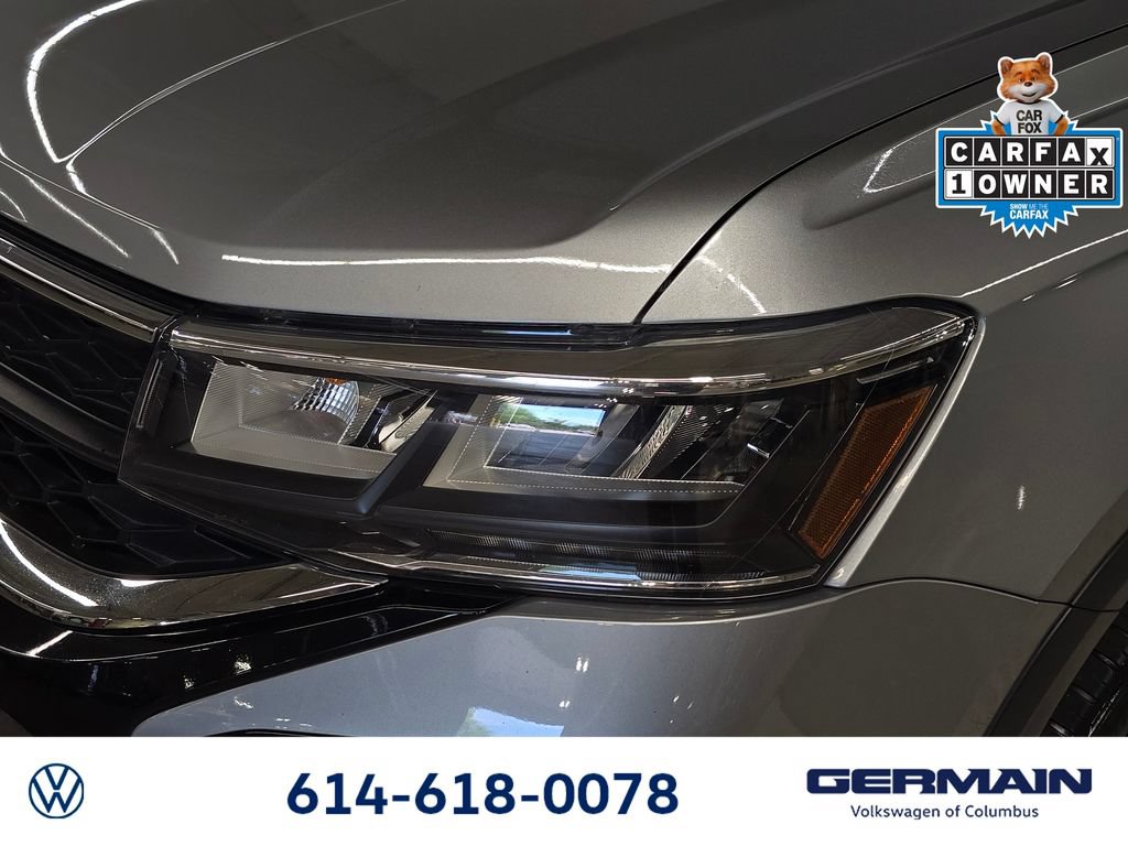 Used 2023 Volkswagen Taos SE w/ Panoramic Sunroof Package AWD/4WD image 17