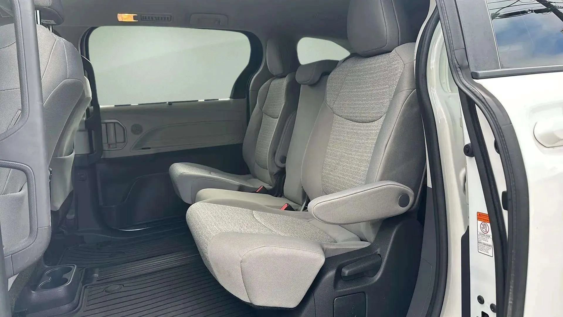 Used 2022 Toyota Sienna LE image 14