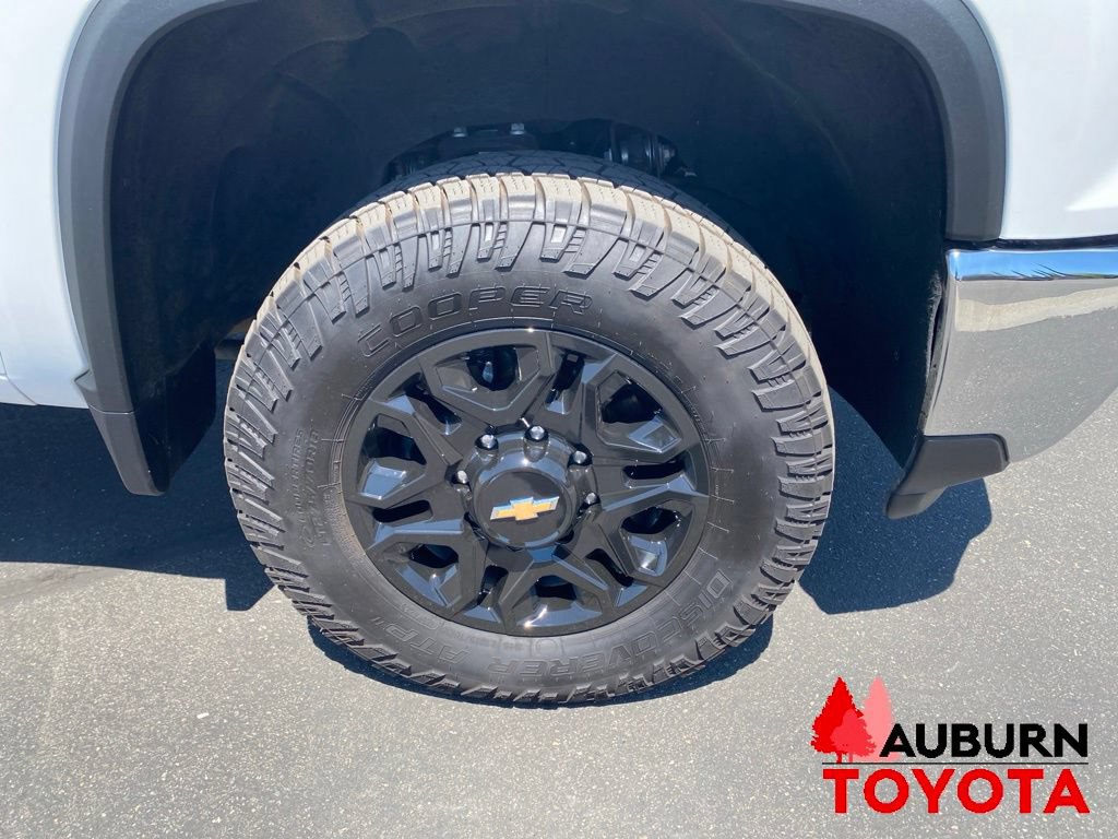 Used 2024 Chevrolet Silverado 2500 LT AWD/4WD image 9