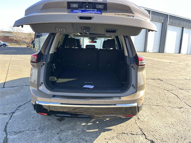 Used 2024 Nissan Rogue Platinum image 12