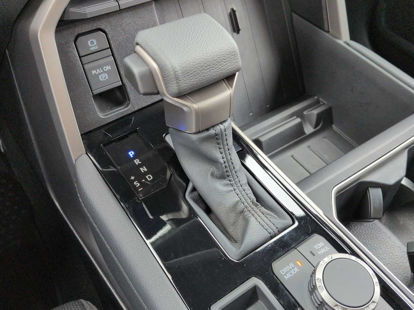 Used 2025 Toyota Tundra Limited AWD/4WD image 31