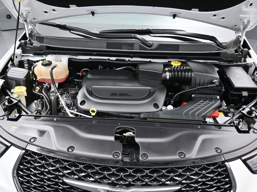 Used 2024 Chrysler Pacifica Touring image 64