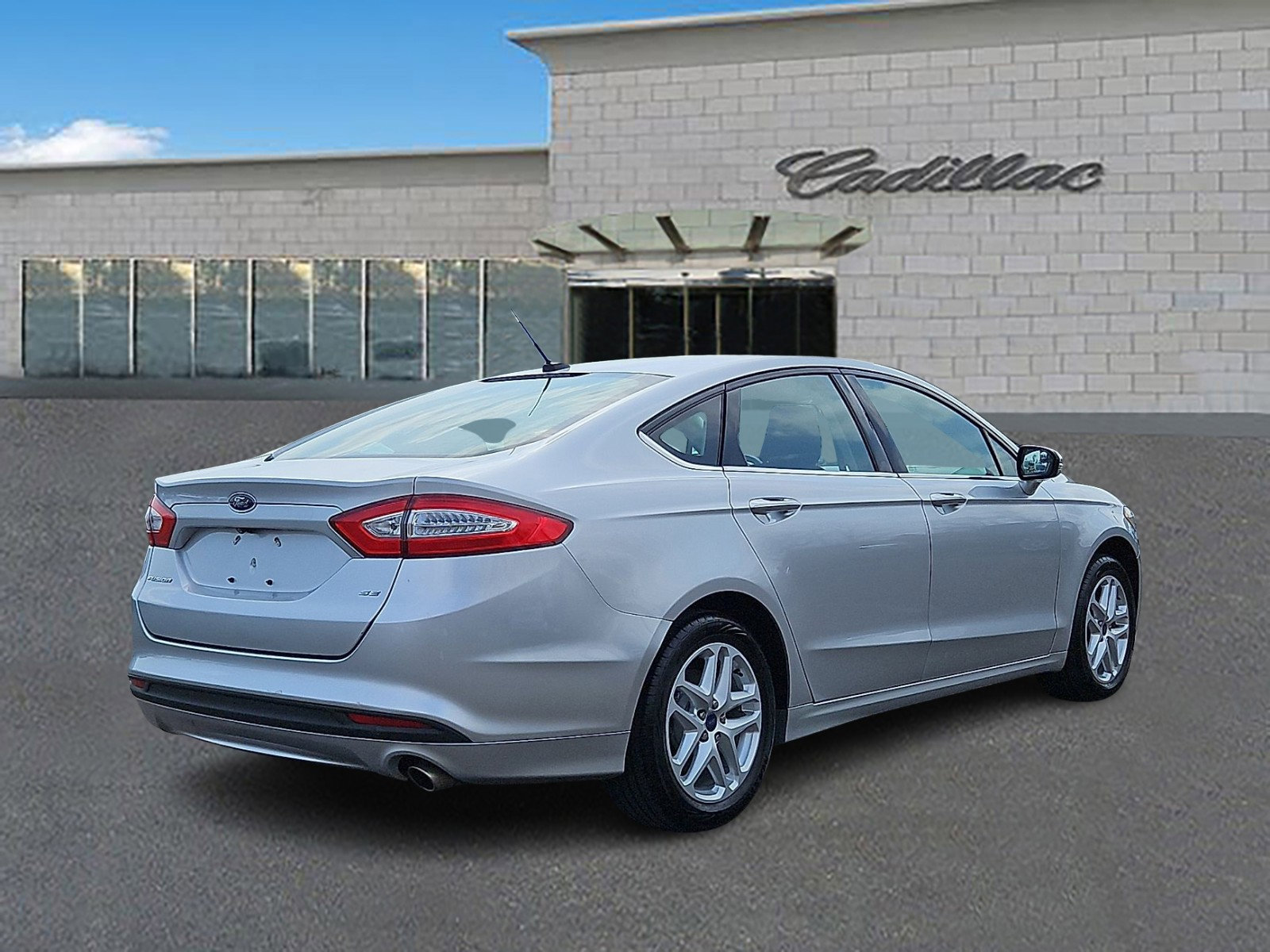 Used 2015 Ford Fusion SE image 4