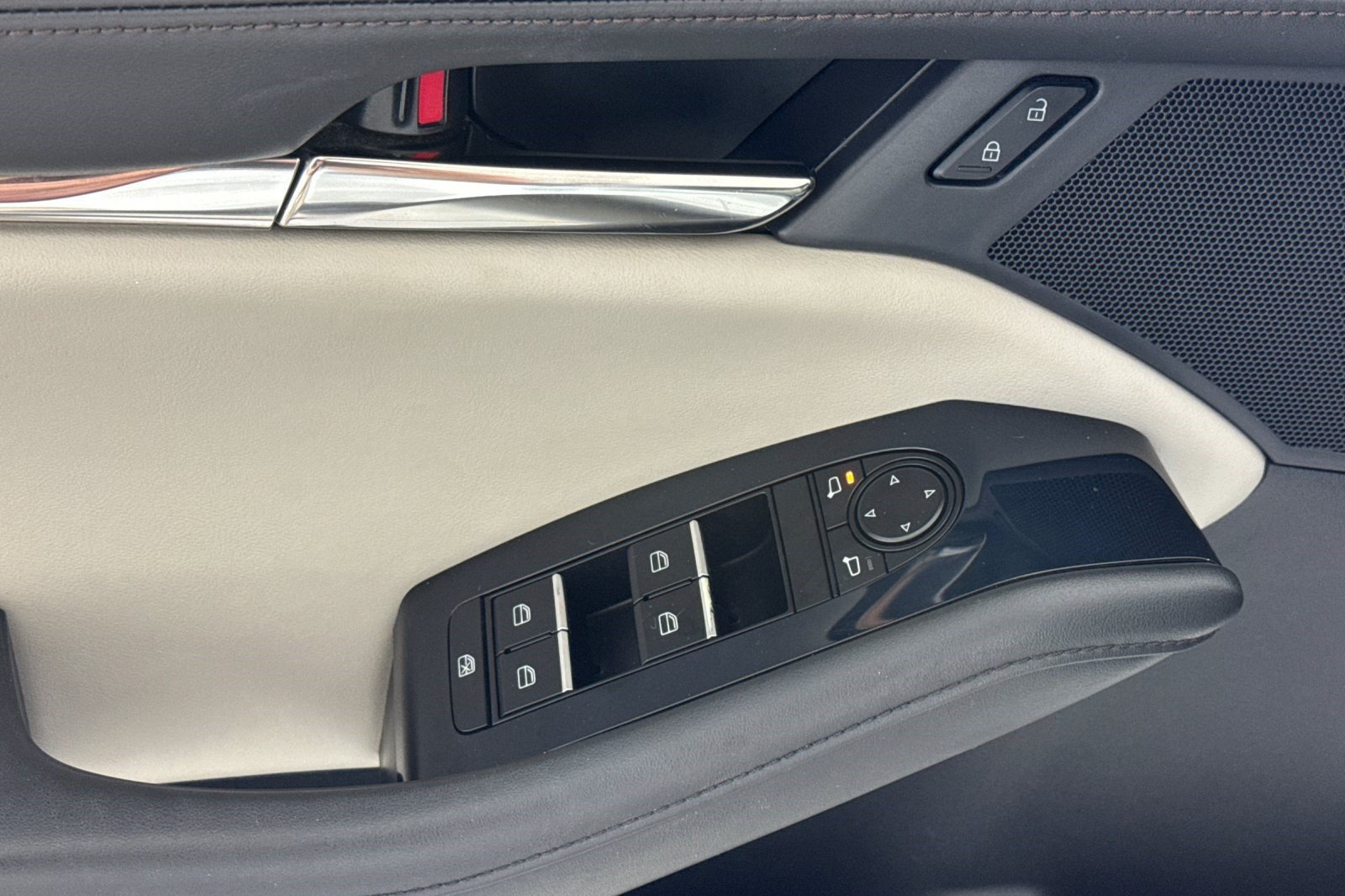 Used 2019 MAZDA MAZDA3 Hatchback FWD image 14