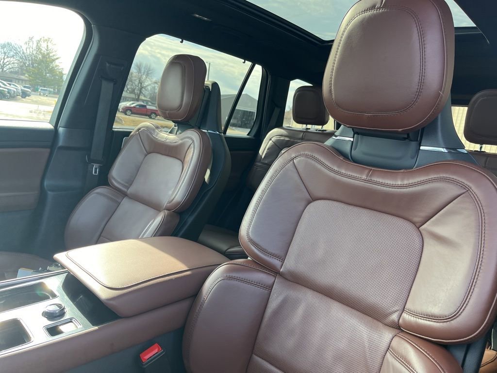 Used 2025 Lincoln Aviator Reserve w/ Equipment Group 201A image 12
