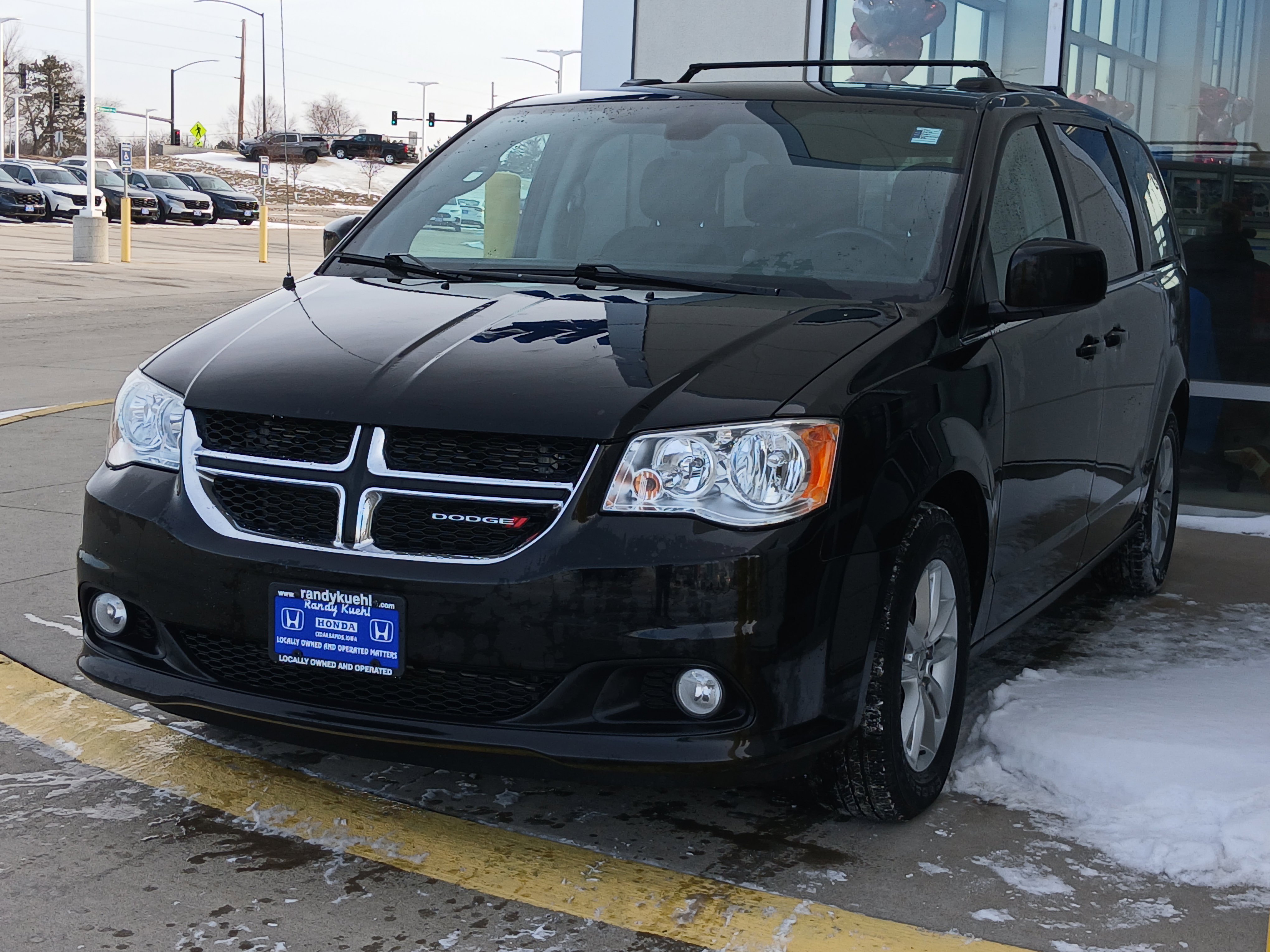 Used 2020 Dodge Grand Caravan SXT image 2
