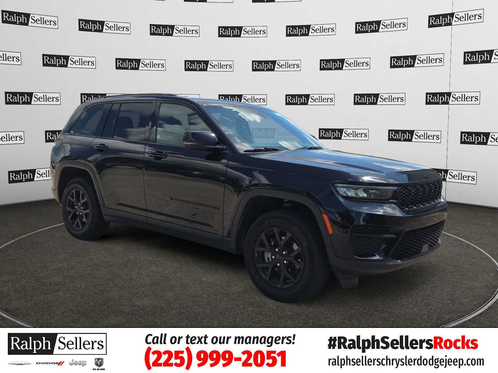 Used 2025 Jeep Grand Cherokee Altitude AWD/4WD image 1