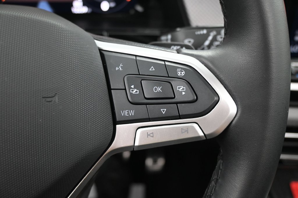 Used 2025 Volkswagen Atlas Peak Edition SE AWD/4WD image 18