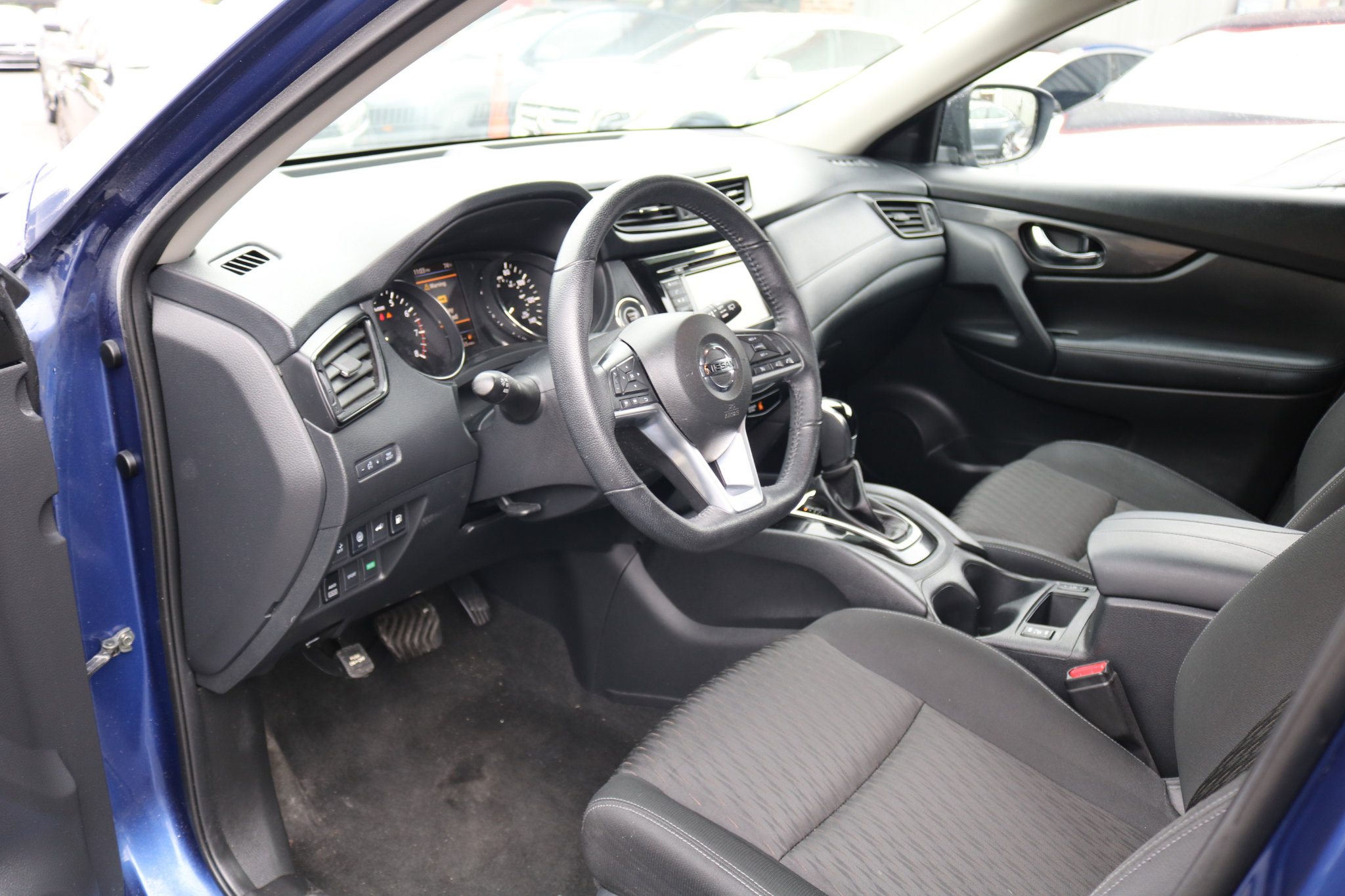 Used 2019 Nissan Rogue SV image 16